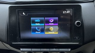 Used 2022 Renault Triber RXT Petrol Manual top_features Touch screen infotainment system