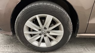 Used 2017 Volkswagen Ameo [2016-2017] Highline 1.5L AT (D) Diesel Automatic tyres LEFT FRONT TYRE RIM VIEW