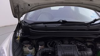Used 2014 Hyundai Eon [2011-2018] Magna + Petrol Manual engine ENGINE RIGHT SIDE HINGE & APRON VIEW