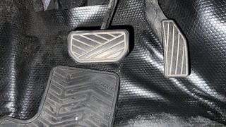 Used 2018 Maruti Suzuki Ignis [2017-2020] Zeta AMT Petrol Petrol Automatic interior PEDALS VIEW