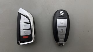 Used 2016 Maruti Suzuki Ciaz [2014-2017] ZXi Petrol Manual extra CAR KEY VIEW