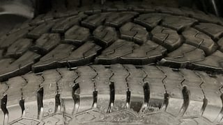 Used 2019 Renault Duster [2017-2020] RXS Opt CVT Petrol Automatic tyres RIGHT REAR TYRE TREAD VIEW
