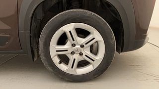 Used 2022 Renault Kiger RXT MT Petrol Manual tyres RIGHT FRONT TYRE RIM VIEW