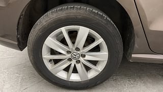 Used 2017 Volkswagen Ameo [2016-2017] Highline 1.5L AT (D) Diesel Automatic tyres RIGHT REAR TYRE RIM VIEW