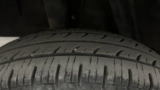 Used 2019 Renault Kwid [2017-2019] RXT 1.0 SCE Special (O) Petrol Manual tyres RIGHT REAR TYRE TREAD VIEW