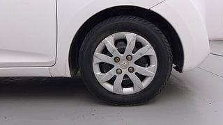 Used 2014 Hyundai Eon [2011-2018] Magna + Petrol Manual tyres RIGHT FRONT TYRE RIM VIEW