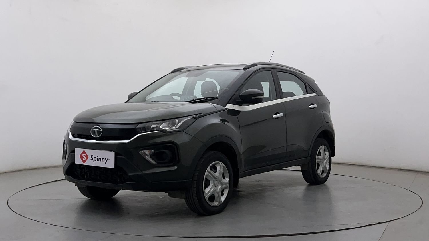 LEFT FRONT CORNER VIEW