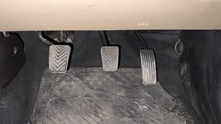 Used 2014 Hyundai Eon [2011-2018] Magna + Petrol Manual interior PEDALS VIEW