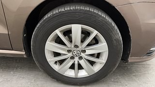 Used 2017 Volkswagen Ameo [2016-2017] Highline 1.5L AT (D) Diesel Automatic tyres RIGHT FRONT TYRE RIM VIEW