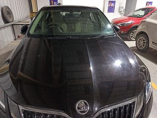 Used 2018 Skoda Octavia [2017-2019] Style 1.8 TSI AT Petrol Automatic dents MINOR SCRATCH