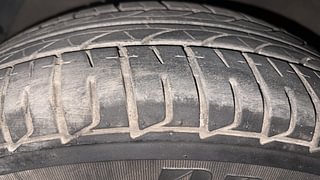 Used 2013 Hyundai i20 [2012-2014] Sportz 1.2 Petrol Manual tyres LEFT FRONT TYRE TREAD VIEW