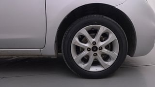 Used 2015 Nissan Micra [2013-2020] XV CVT Petrol Automatic tyres RIGHT FRONT TYRE RIM VIEW