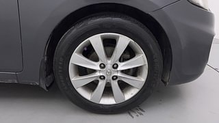 Used 2012 Hyundai Verna [2011-2015] Fluidic 1.6 VTVT SX Petrol Manual tyres RIGHT FRONT TYRE RIM VIEW