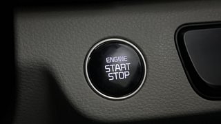 Used 2020 Kia Seltos HTX G Petrol Manual top_features Keyless start