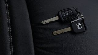 Used 2017 Honda WR-V [2017-2020] VX i-VTEC Petrol Manual extra CAR KEY VIEW