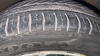 Used 2019 Hyundai Grand i10 [2017-2020] Sportz AT 1.2 Kappa VTVT Petrol Automatic tyres RIGHT FRONT TYRE TREAD VIEW