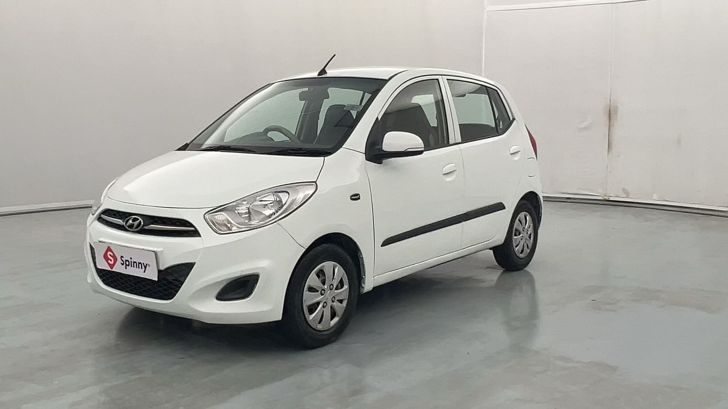 LEFT FRONT CORNER VIEW