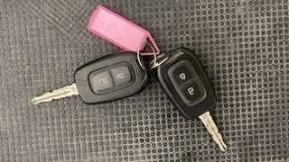 Used 2019 Renault Duster [2017-2020] RXS Opt CVT Petrol Automatic extra CAR KEY VIEW