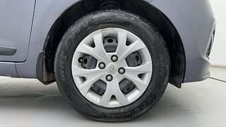 Used 2015 Hyundai Grand i10 Sportz 1.2 Kappa VTVT Petrol Manual tyres RIGHT FRONT TYRE RIM VIEW