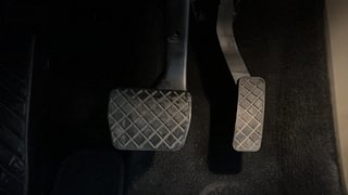 Used 2018 Skoda Octavia [2017-2019] Style 1.8 TSI AT Petrol Automatic interior PEDALS VIEW