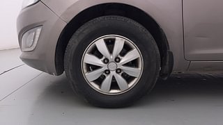 Used 2013 Hyundai i20 [2012-2014] Sportz 1.2 Petrol Manual tyres LEFT FRONT TYRE RIM VIEW