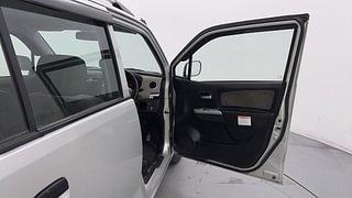 Used 2013 Maruti Suzuki Wagon R 1.0 [2013-2019] LXi CNG Petrol+cng Manual interior RIGHT FRONT DOOR OPEN VIEW