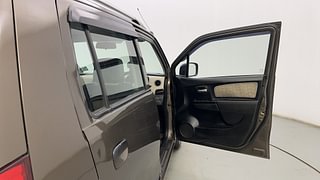 Used 2018 Maruti Suzuki Wagon R 1.0 [2010-2019] VXi Petrol Manual interior RIGHT FRONT DOOR OPEN VIEW