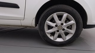 Used 2016 Tata Zest [2014-2019] XT Petrol Petrol Manual tyres RIGHT FRONT TYRE RIM VIEW