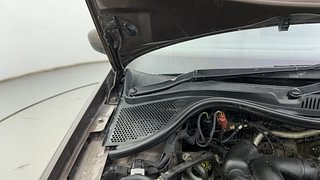 Used 2019 Volkswagen Ameo [2016-2020] 1.0 Highline Plus Petrol Petrol Manual engine ENGINE RIGHT SIDE HINGE & APRON VIEW