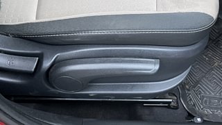 Used 2016 Hyundai Elite i20 [2014-2018] Sportz 1.2 Petrol Manual top_features Driver height adjustable seat