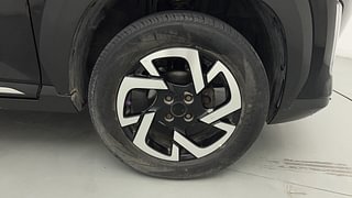 Used 2021 Nissan Magnite XV Petrol Manual tyres RIGHT FRONT TYRE RIM VIEW