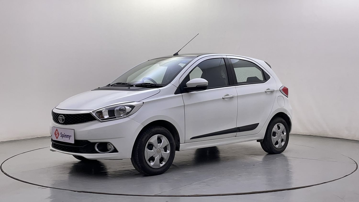 LEFT FRONT CORNER VIEW