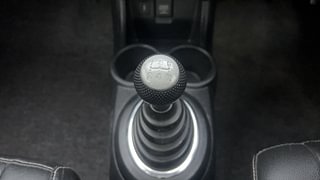 Used 2019 Honda Brio [2011-2016] VX MT Petrol Manual interior GEAR  KNOB VIEW