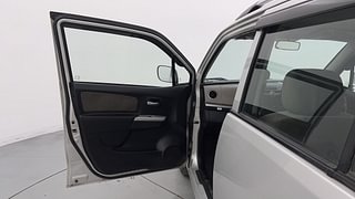 Used 2013 Maruti Suzuki Wagon R 1.0 [2013-2019] LXi CNG Petrol+cng Manual interior LEFT FRONT DOOR OPEN VIEW