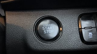 Used 2021 Hyundai Venue [2019-2022] SX Plus 1.0 Turbo DCT Petrol Automatic top_features Keyless start