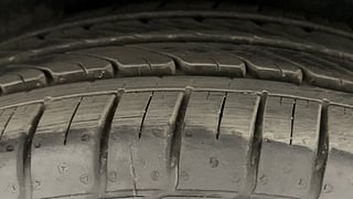 Used 2017 Honda City [2017-2018] S Petrol Manual tyres RIGHT REAR TYRE TREAD VIEW
