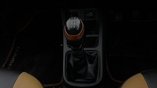 Used 2020 Renault Kwid CLIMBER 1.0 Opt Petrol Manual interior GEAR  KNOB VIEW