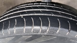 Used 2013 Maruti Suzuki Wagon R 1.0 [2013-2019] LXi CNG Petrol+cng Manual tyres RIGHT FRONT TYRE TREAD VIEW