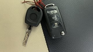 Used 2019 Volkswagen Ameo [2016-2020] 1.0 Highline Plus Petrol Petrol Manual extra CAR KEY VIEW