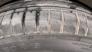 Used 2010 Hyundai i10 Magna 1.2 AT Petrol Automatic tyres LEFT FRONT TYRE TREAD VIEW