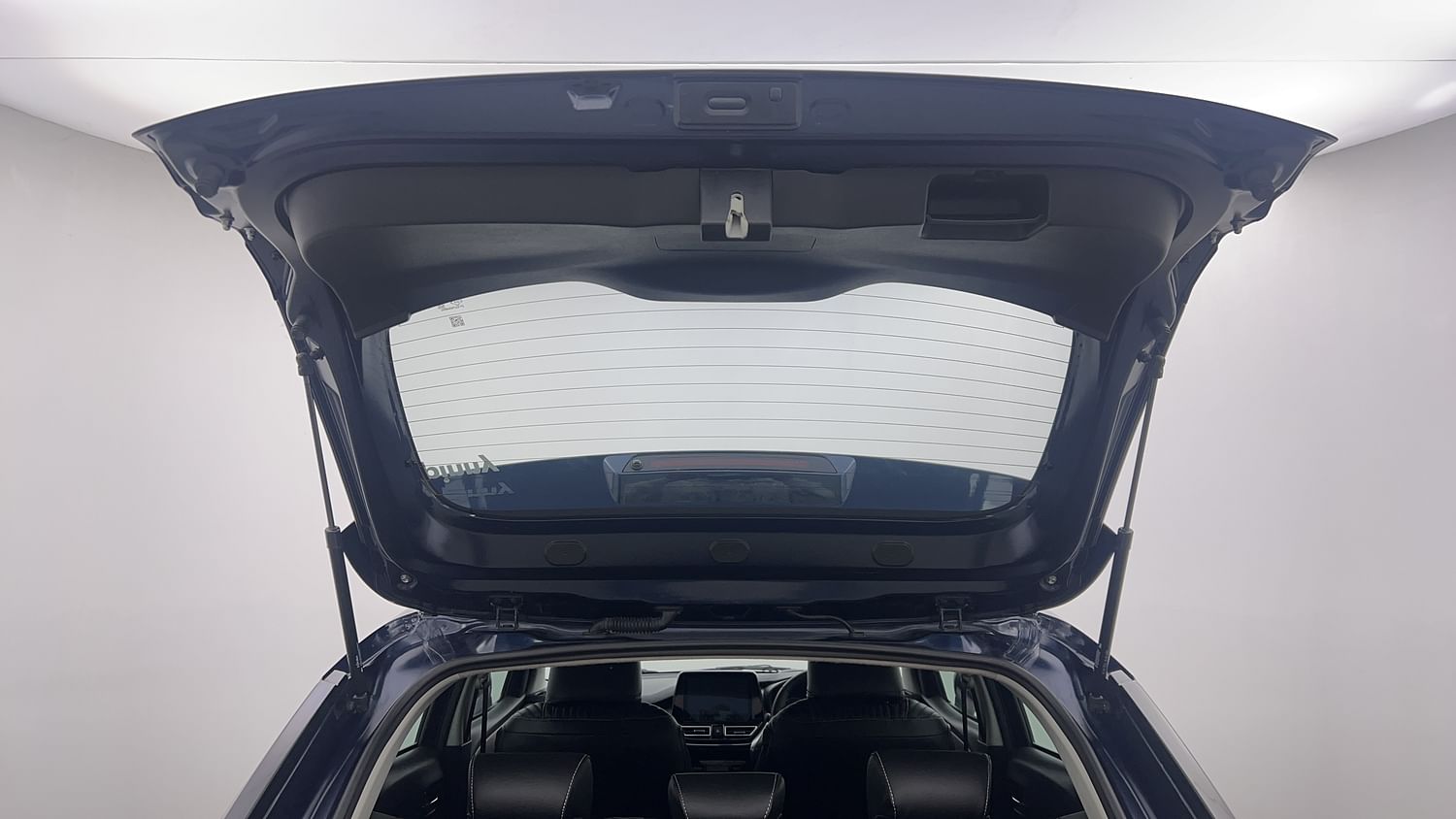 New Maruti Suzuki Fronx interior DICKY DOOR OPEN VIEW