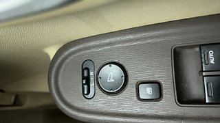 Used 2012 Honda Brio [2011-2016] V MT Petrol Manual top_features Adjustable ORVM