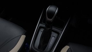 Used 2021 Maruti Suzuki XL6 [2019-2022] Zeta AT Petrol Petrol Automatic interior GEAR  KNOB VIEW