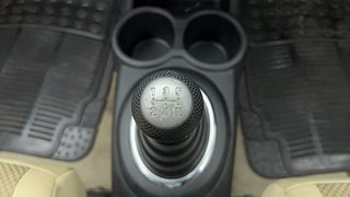Used 2012 Honda Brio [2011-2016] V MT Petrol Manual interior GEAR  KNOB VIEW