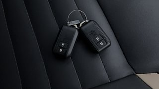 Used 2021 Maruti Suzuki XL6 [2019-2022] Zeta AT Petrol Petrol Automatic extra CAR KEY VIEW