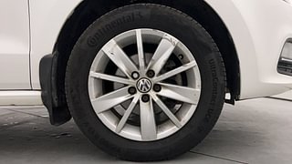 Used 2017 Volkswagen Polo [2015-2019] Highline1.2L (P) Petrol Manual tyres RIGHT FRONT TYRE RIM VIEW
