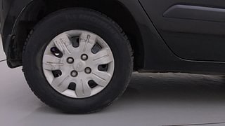 Used 2010 Hyundai i10 Magna 1.2 AT Petrol Automatic tyres RIGHT REAR TYRE RIM VIEW