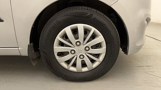 Used 2014 hyundai i10 Sportz 1.1 Petrol Petrol Manual tyres RIGHT FRONT TYRE RIM VIEW