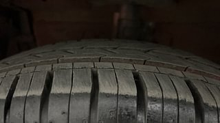 Used 2011 Maruti Suzuki Swift [2011-2017] LXi Petrol Manual tyres LEFT FRONT TYRE TREAD VIEW