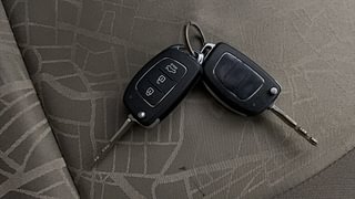 Used 2014 Hyundai Xcent [2014-2017] S (O) Petrol Petrol Manual extra CAR KEY VIEW